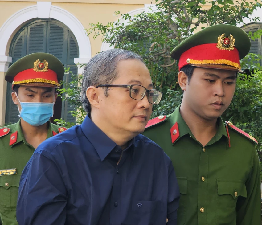 Bị cáo Nguyễn Minh Quân - Cựu giám đốc BV Thủ Đức bị cáo buộc tham ô hơn 100 tỉ đồng. Ảnh: SONG MAI