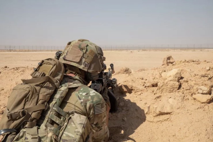 Binh sĩ Mỹ làm nhiệm vụ đảm bảo an ninh tại một căn cứ quân sự ở Iraq.