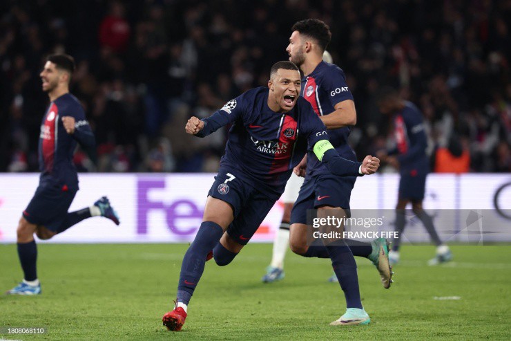 Mbappe giúp PSG thoát khỏi trận thua trên sân nhà