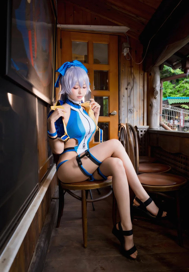 “Bỏng mắt” trước màn cosplay cô nàng Saber của game Fate/Grand Order - 3