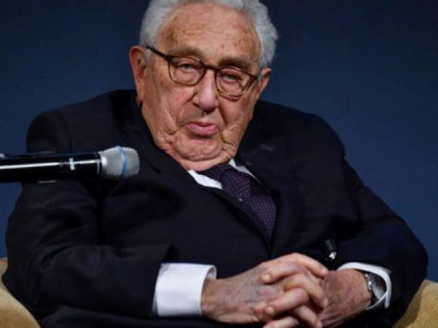 “Siêu ngoại trưởng Mỹ“ Henry Kissinger qua đời