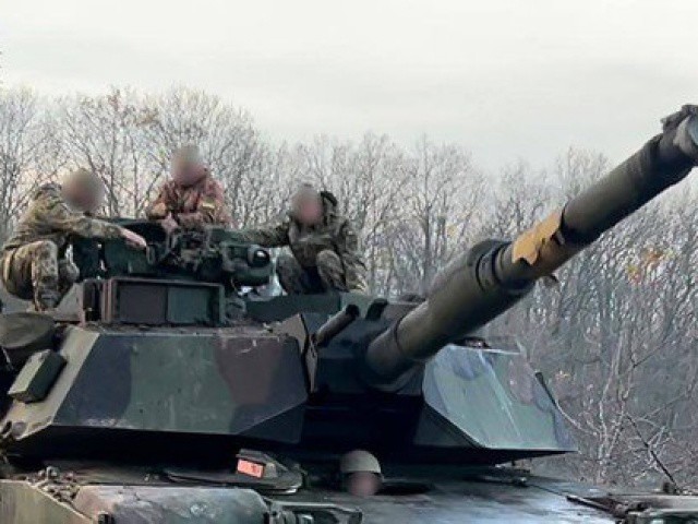 Xe tăng M1A1 Abrams lừng danh của Mỹ xuất hiện gần Kupyansk