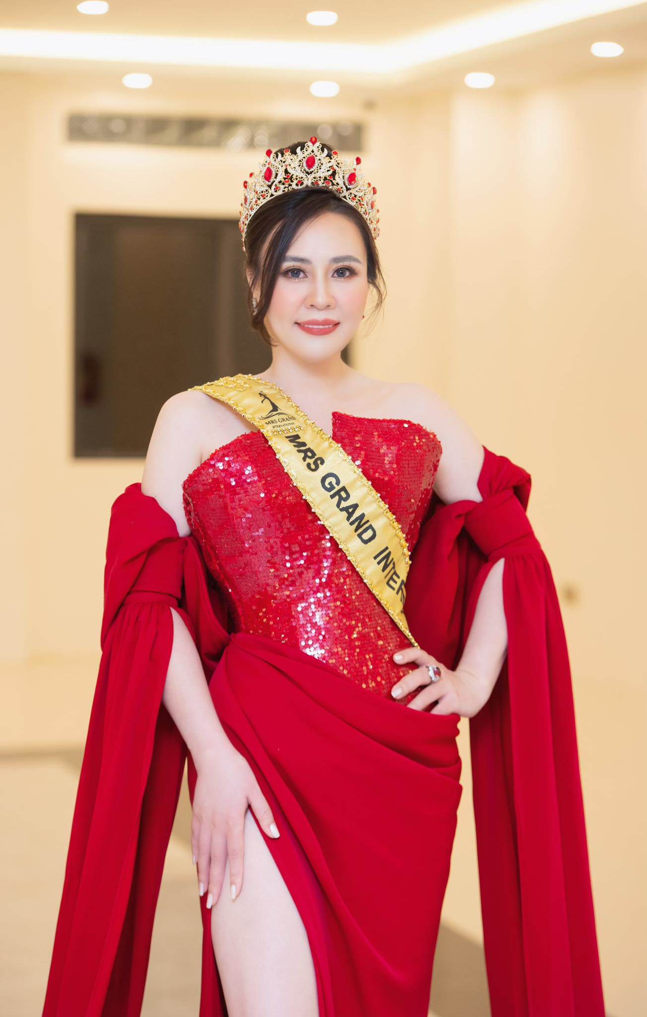 Phan Kim Oanh giữ vương miện lâu nhất của Mrs Grand International - 6