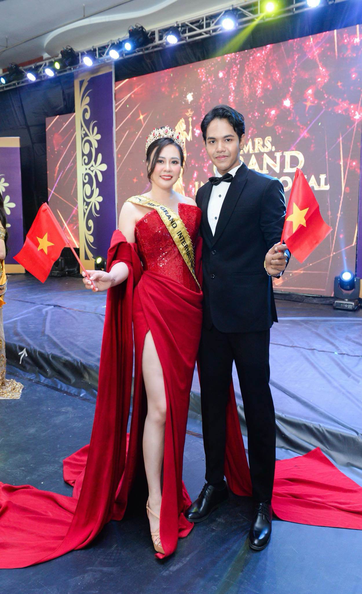 Phan Kim Oanh giữ vương miện lâu nhất của Mrs Grand International - 4