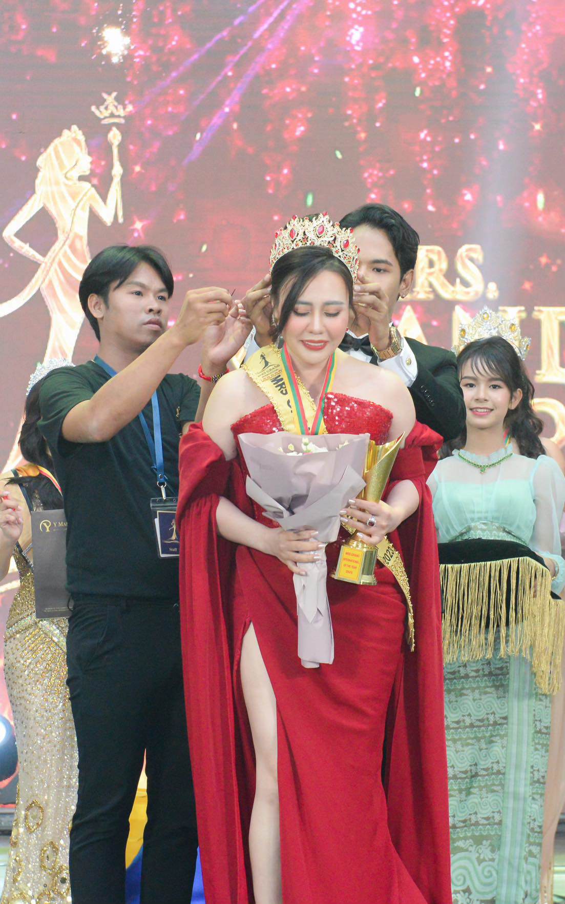 Phan Kim Oanh giữ vương miện lâu nhất của Mrs Grand International - 5