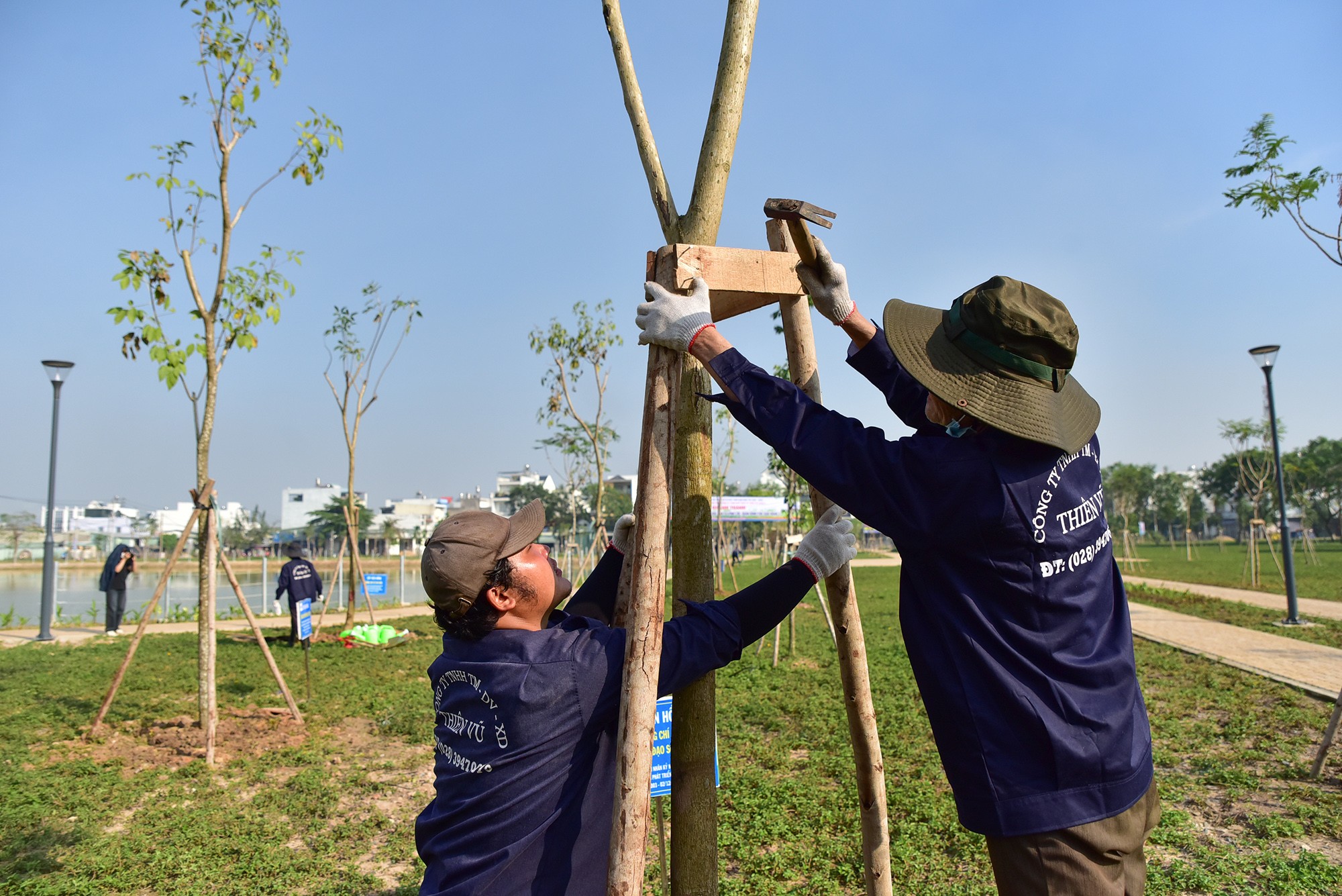 Bãi rác ô nhiễm trở thành công viên có hồ nước hình trái tim ở Bình Tân - 11