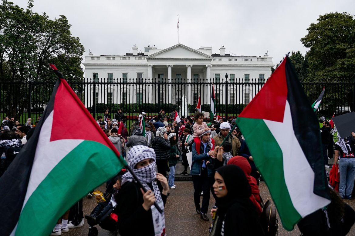 Người biểu tình liên quan đến xung đột ở Dải Gaza tập trung gần Nhà Trắng. Ảnh: Reuters