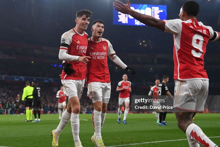 Arsenal hoàn tất mục tiêu ở vòng bảng Cúp C1