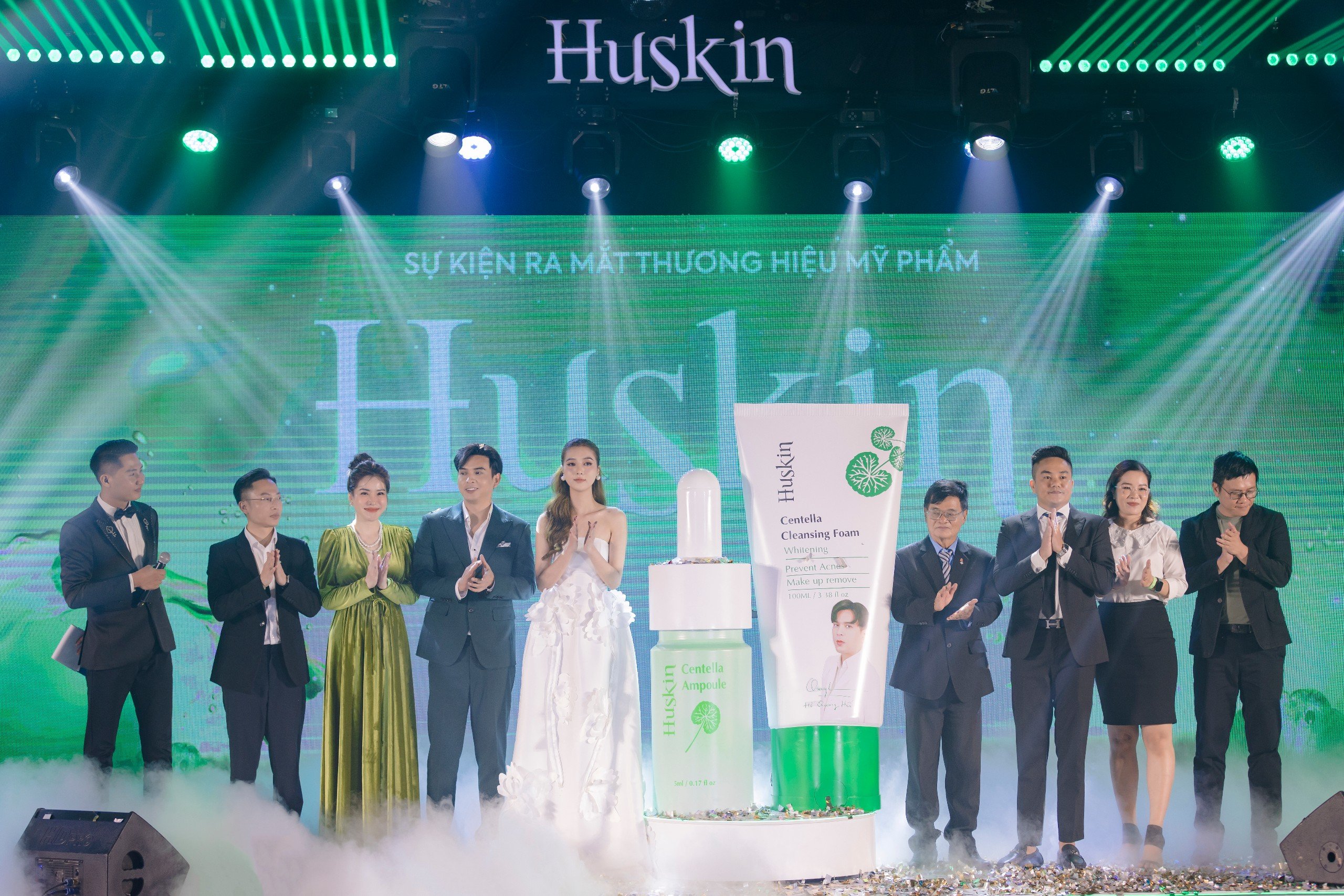 Vợ chồng Hồ Quang Hiếu ra mắt thương hiệu mỹ phẩm Huskin - 1