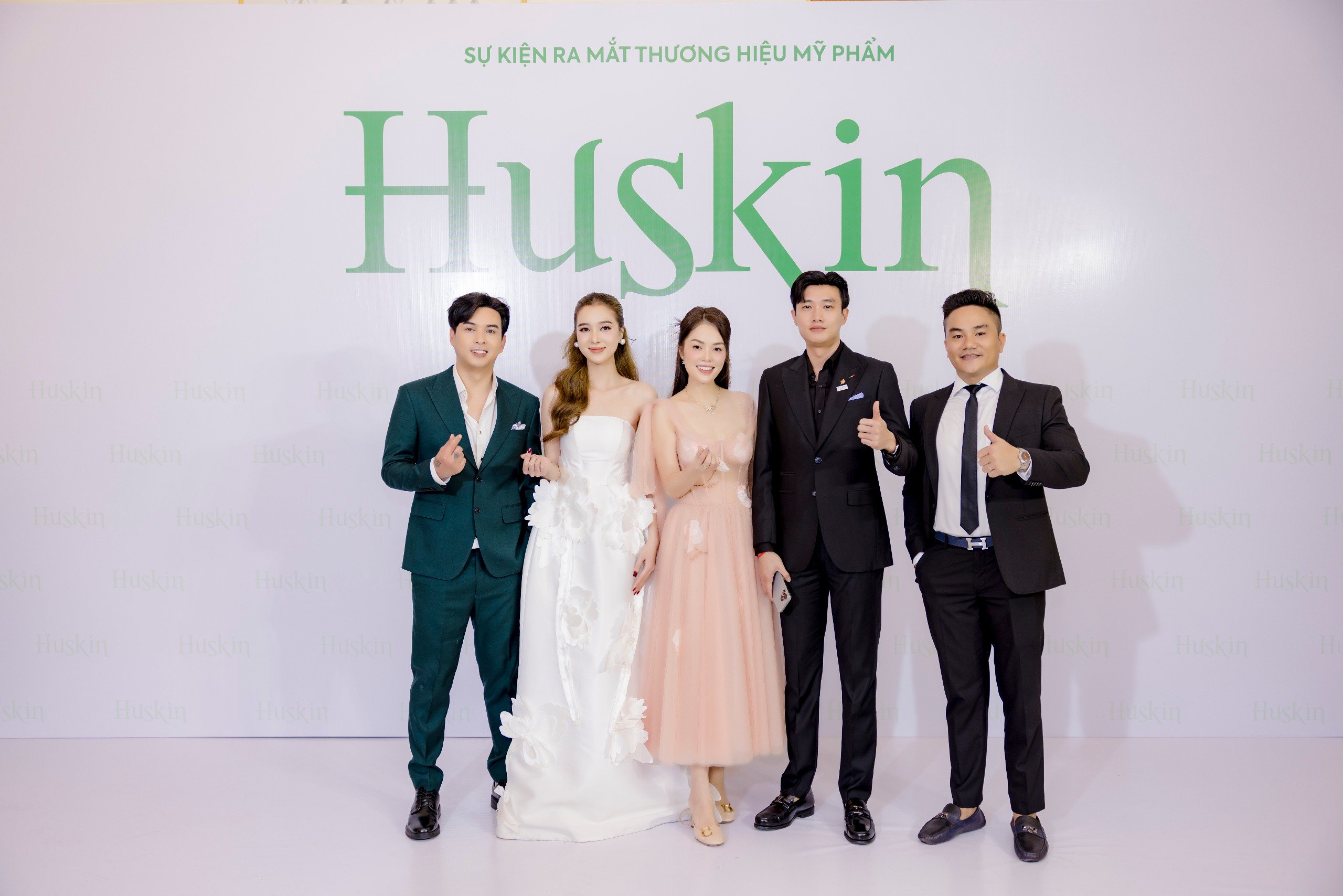 Vợ chồng Hồ Quang Hiếu ra mắt thương hiệu mỹ phẩm Huskin - 5