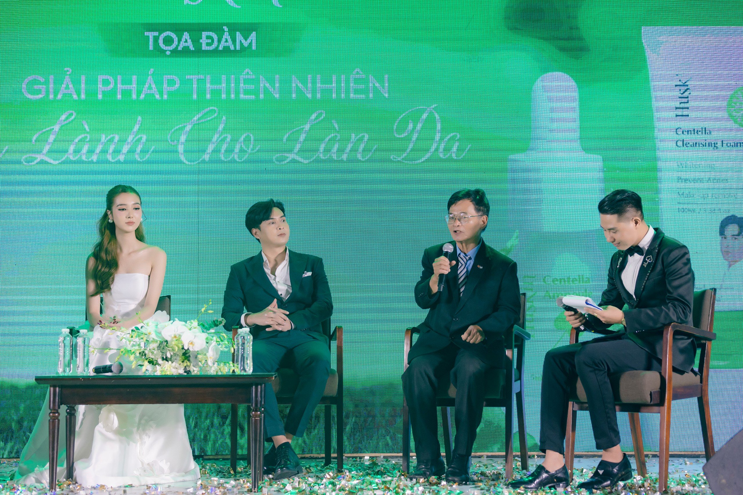 Vợ chồng Hồ Quang Hiếu ra mắt thương hiệu mỹ phẩm Huskin - 2