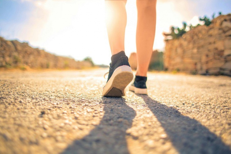 Đi bộ mỗi ngày mang lại nhiều lợi ích về sức khỏe. Ảnh: Pexels