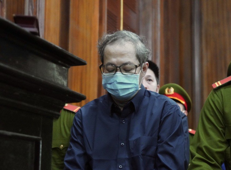Tòa phạt cựu giám đốc BV Thủ Đức Nguyễn Minh Quân 21 năm tù về 2 tội tham ô, rửa tiền - 2