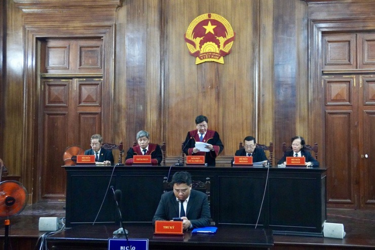 Tòa phạt cựu giám đốc BV Thủ Đức Nguyễn Minh Quân 21 năm tù về 2 tội tham ô, rửa tiền - 3