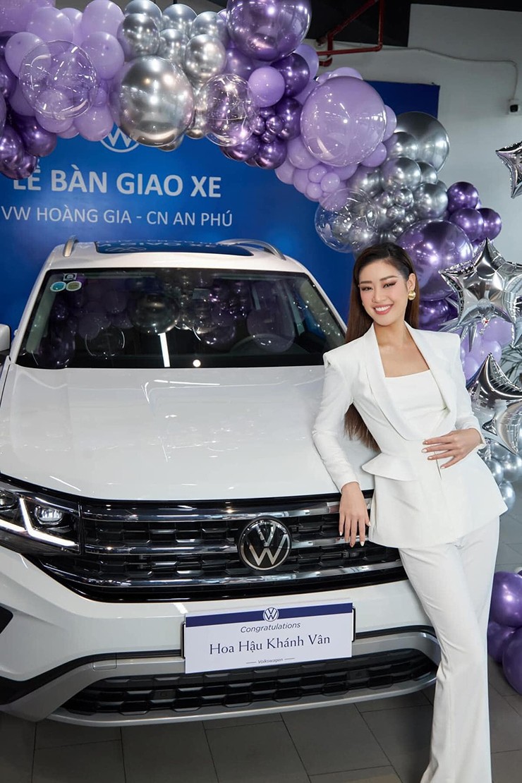 Hoa hậu Khánh Vân lên đời "xế hộp" Volkswagen Teramont hơn 2 tỷ đồng