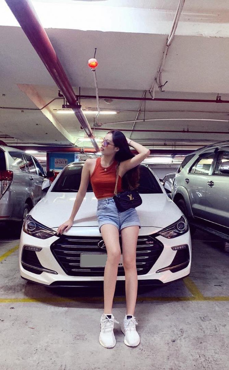 Hoa hậu Khánh Vân lên đời "xế hộp" Volkswagen Teramont hơn 2 tỷ đồng