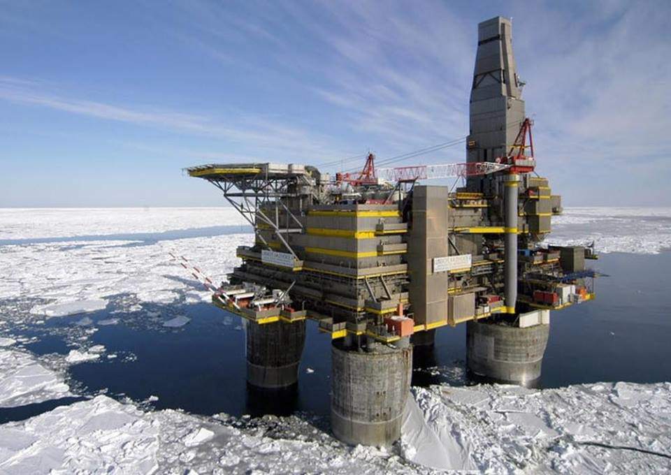 Giàn khoan dầu khí của Nga ở Bắc Cực (ảnh&nbsp;: Reuters)