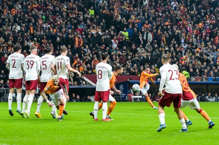 MU bị Galatasaray cầm hòa, dù đã có lợi thế quá lớn