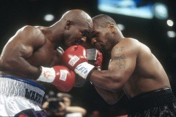 Holyfield phủ nhận cố tình húc đầu Mike Tyson, hé lộ thành tích vĩ đại nhất sự nghiệp