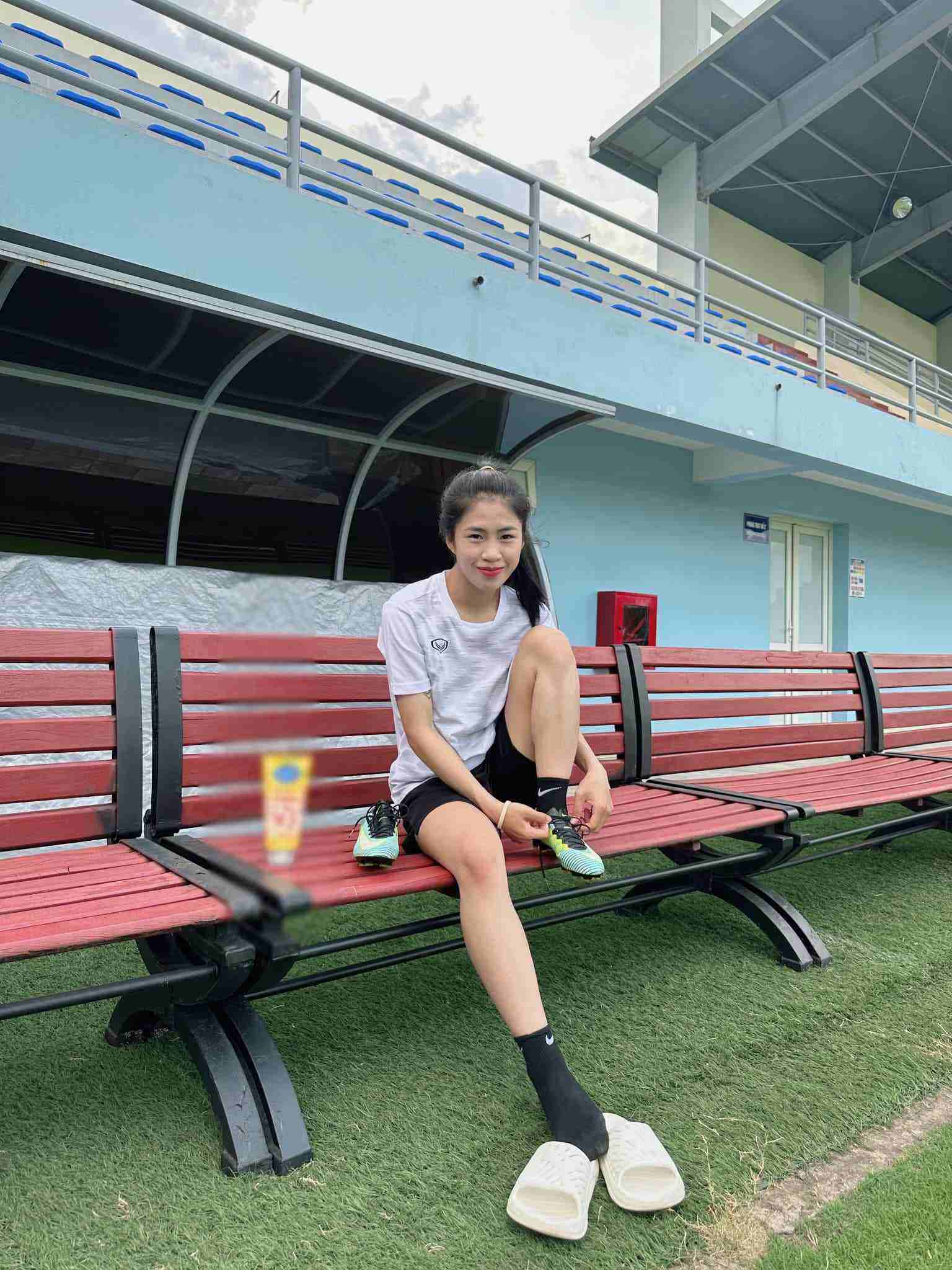 Sắc vóc ngọt ngào của Thanh Nhã - nữ cầu thủ duy nhất ở giải đề cử Ấn tượng VTV 2023 - 2