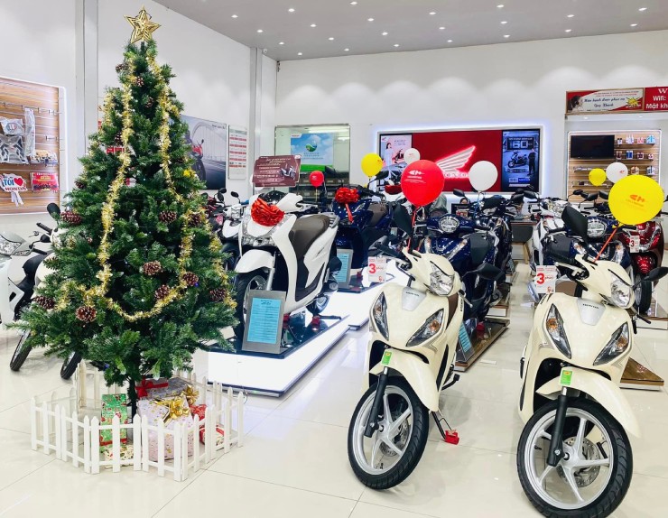 Loạt xe máy Honda giảm giá sập sàn, hút khách đón Giáng Sinh sớm - 1