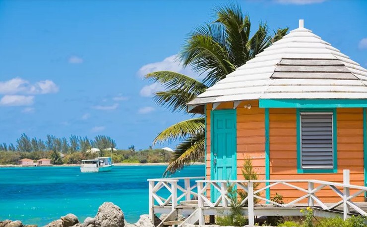 Bahamas: Bahamas là một lựa chọn phổ biến khác cho du khách tìm kiếm ánh nắng và cát trong kỳ nghỉ lễ. Từ các khu phức hợp nghỉ dưỡng như Baha Mar luôn đầy đủ tiện nghi, cho đến các khu nghỉ dưỡng trên đảo tư nhân như Kamalame Cay luôn được du khách yêu thích, bởi họ sẽ có một kỳ nghỉ Giáng sinh hoàn hảo tại ốc đảo đầy nắng này.
