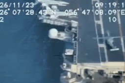 Tàu sân bay Mỹ vào vịnh Ba Tư sau 3 năm, Iran tung video UAV soi rõ dàn máy bay