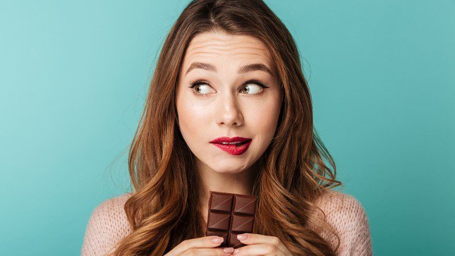 Ăn một chút gì đó (thí dụ mẩu chocolate), có thể phòng ngừa tình huống rủi ro.