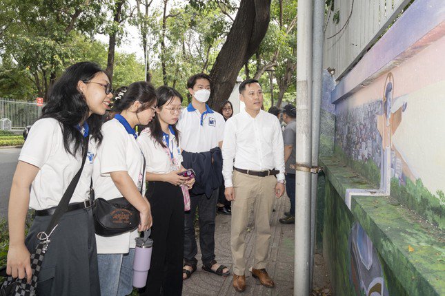 Ngắm con đường bích họa quảng bá nét đẹp Việt Nam vừa ra mắt tại trung tâm TPHCM - 9