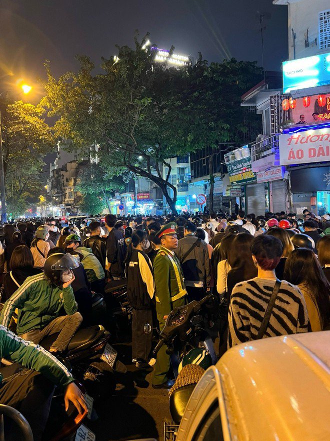 Giá vé gửi xe ở phố đi bộ hồ Hoàn Kiếm gây sốc vì buổi biểu diễn của Sơn Tùng M-TP - 4