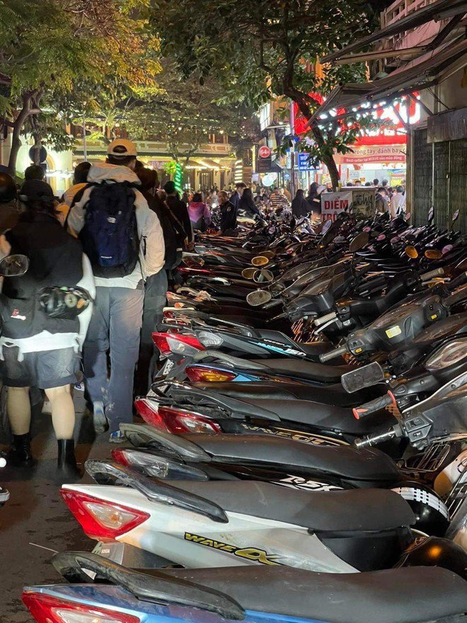 Giá vé gửi xe ở phố đi bộ hồ Hoàn Kiếm gây sốc vì buổi biểu diễn của Sơn Tùng M-TP - 3
