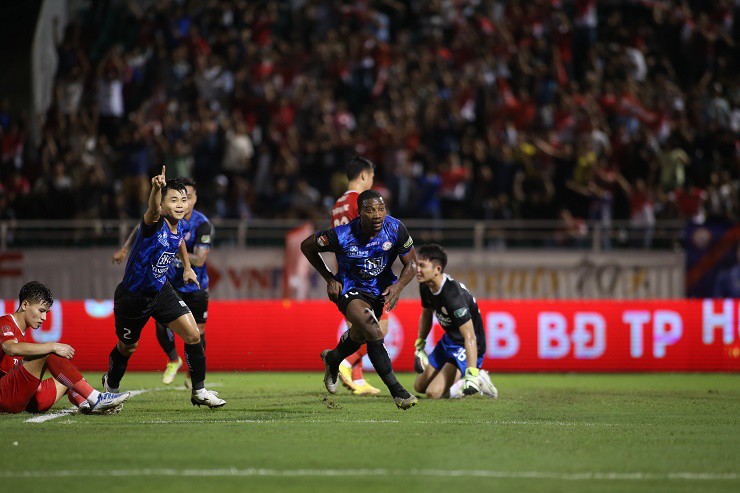 Video bóng đá TP.HCM - Thể Công Viettel: Cú đúp ngôi sao, Hoàng Đức bất lực (V-League) - 1