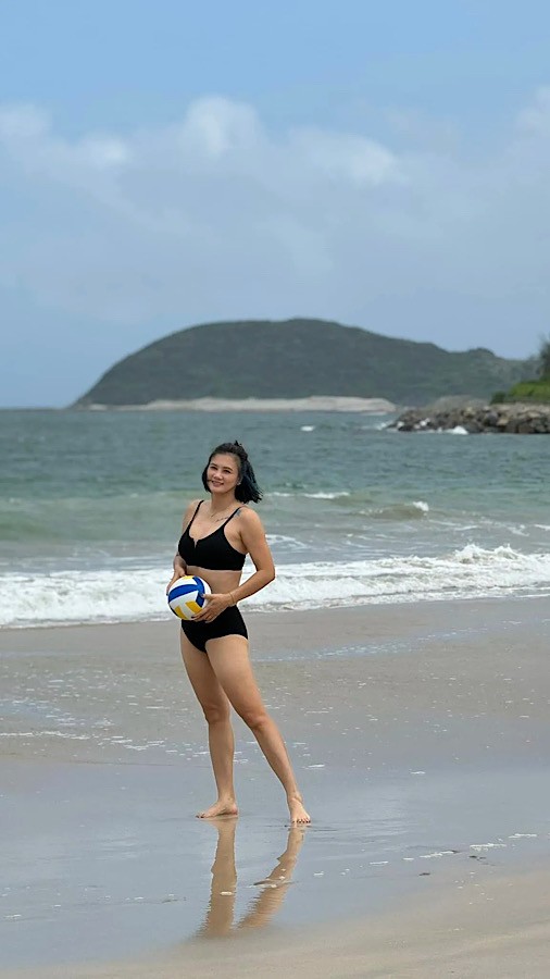 Kim Huệ hiếm hoi mặc đồ bơi, khoe thân hình đáng ngưỡng mộ ở tuổi tứ tuần thu hút hàng nghìn lượt yêu thích.