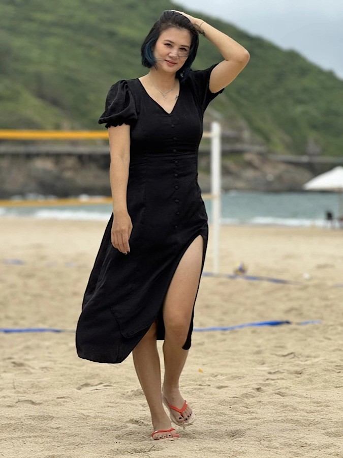 Kim Huệ hiếm hoi mặc đồ bơi lộ đường cong, hot nhất khi chơi bóng chuyền trên biển - 8