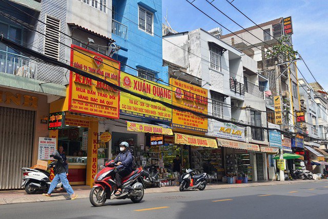 Tiệm vàng trên đường Phạm Văn Hai, phường 5, quận Tân Bình.