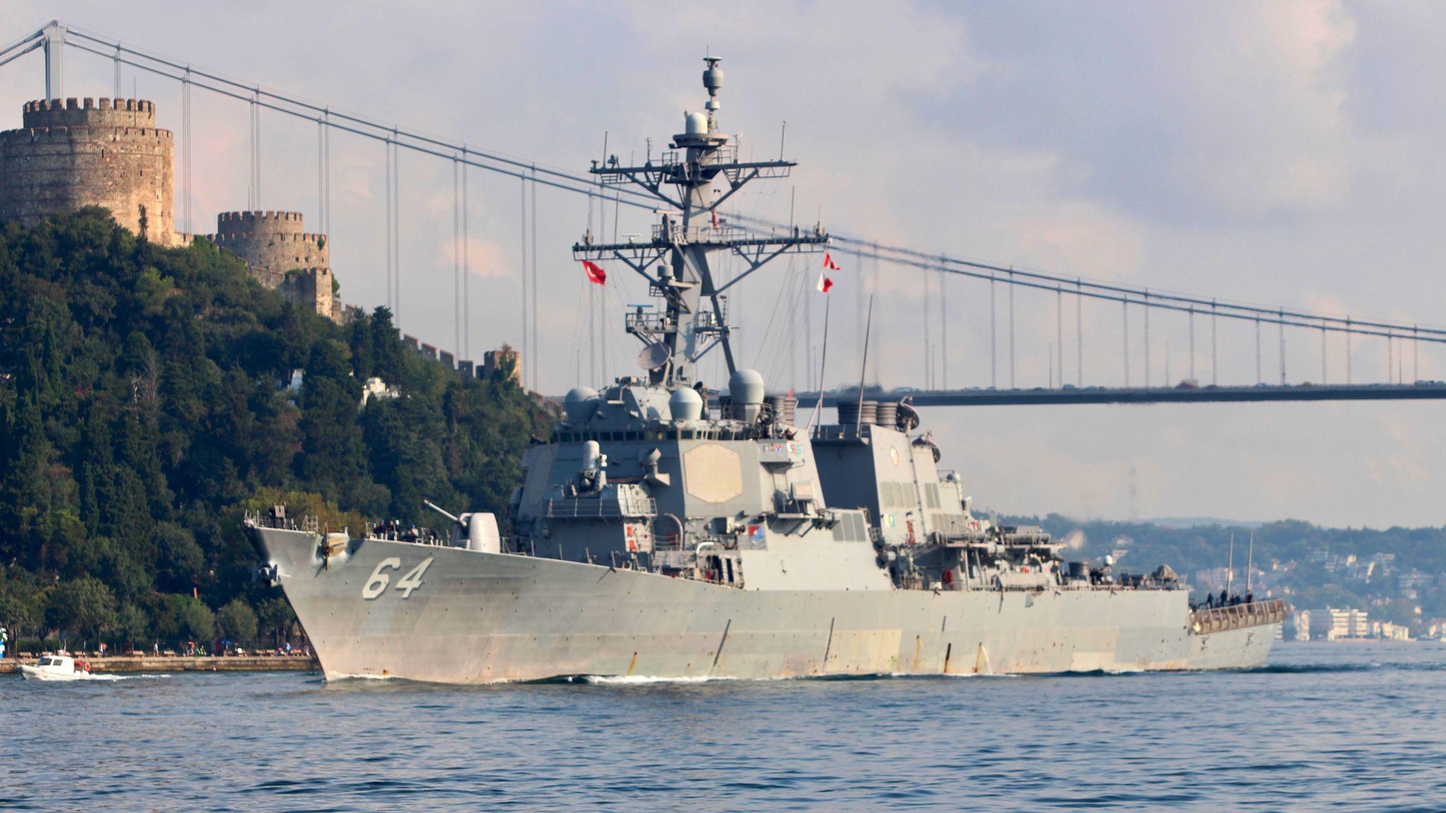 Loạt tàu chở hàng bị trúng tên lửa Houthi, tàu chiến Mỹ đánh chặn 3 UAV - 1