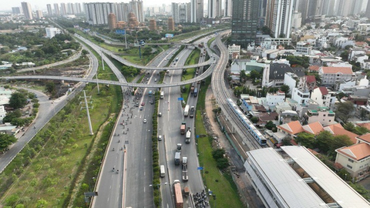 TP.HCM đề nghị các địa phương cùng phối hợp, có ý kiến về phương án kéo dài tuyến metro số 1. Ảnh: ĐT