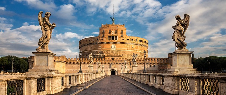 Castel Sant'Angelo là một trong những địa điểm mang tính biểu tượng và quyến rũ nhất ở Rome – thành phố vĩnh cửu ở Italia.
