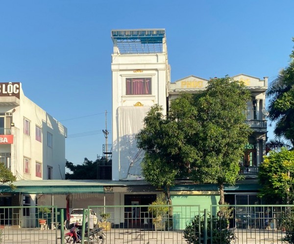 Cơ sở kinh doanh dịch vụ karaoke Phạm Gia thuộc Hộ kinh doanh Phạm Văn Khải có địa chỉ tại thôn Tân Cờ, xã Cẩm Phúc, huyện Cẩm Giàng vi phạm bị xử lý.