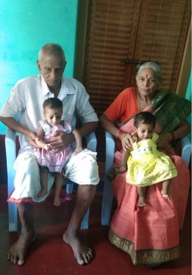 Hai con của vợ chồng bà Mangayamma Yaramati.