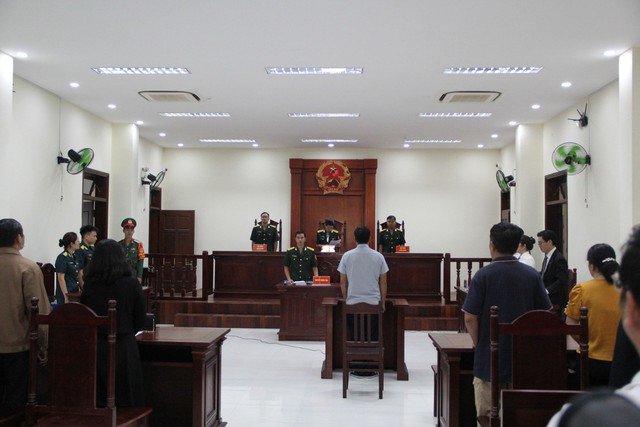 Quang cảnh phiên tòa sơ thẩm xét xử cựu thiếu tá Trung đoàn không quân 937
