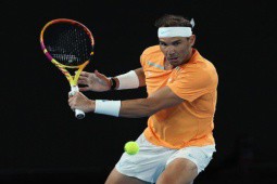 Nadal “luyện công“ cùng tay vợt 17 tuổi, hồi hộp chờ bốc thăm Australian Open