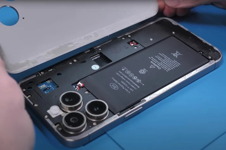 Tháo dỡ iPhone 15 Pro Max phát hiện điều bất ngờ