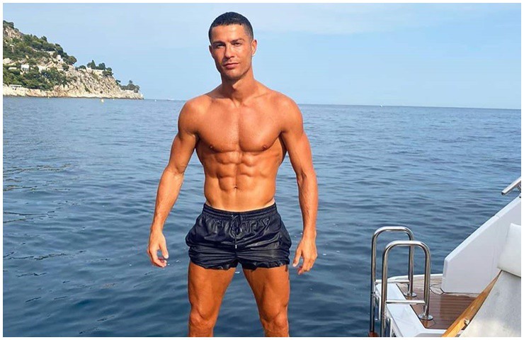 Cristiano Ronaldo nổi tiếng là cầu thủ có vóc dáng săn chắc và cường tráng.&nbsp;
