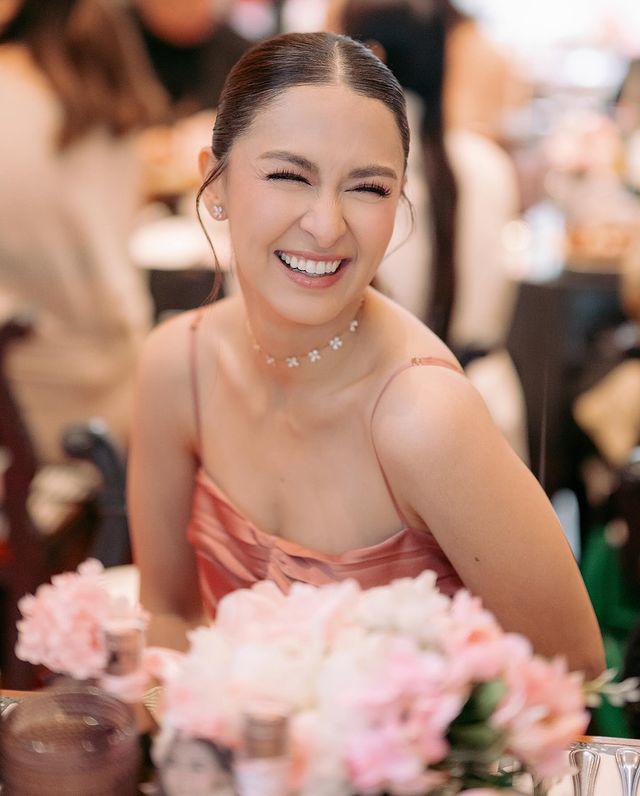 "Người phụ nữ quyến rũ nhất Philippines" khoe vẻ đẹp rạng rỡ, căng tràn sức sống.