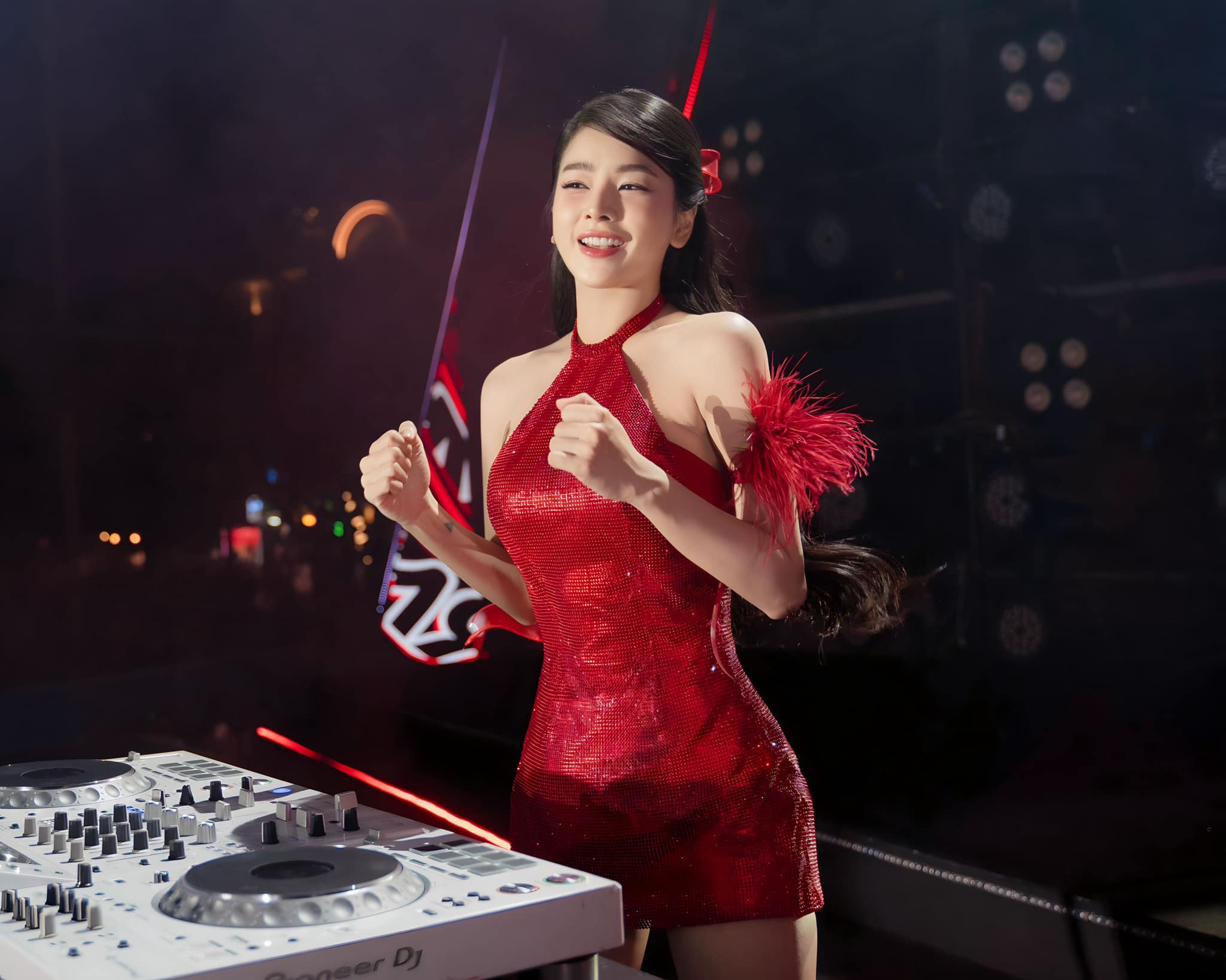 DJ Mie chạy show không ngừng nghỉ sau khi chia tay Hồng Thanh - 6