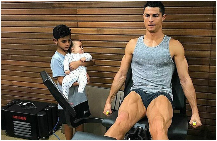 Ronaldo rất nghiêm khắc với bản thân, tuân thủ chế độ tập luyện và ăn uống khoa học.
