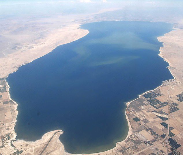 Toàn cảnh khu vực biển hồ Salton ở bang California, Mỹ.