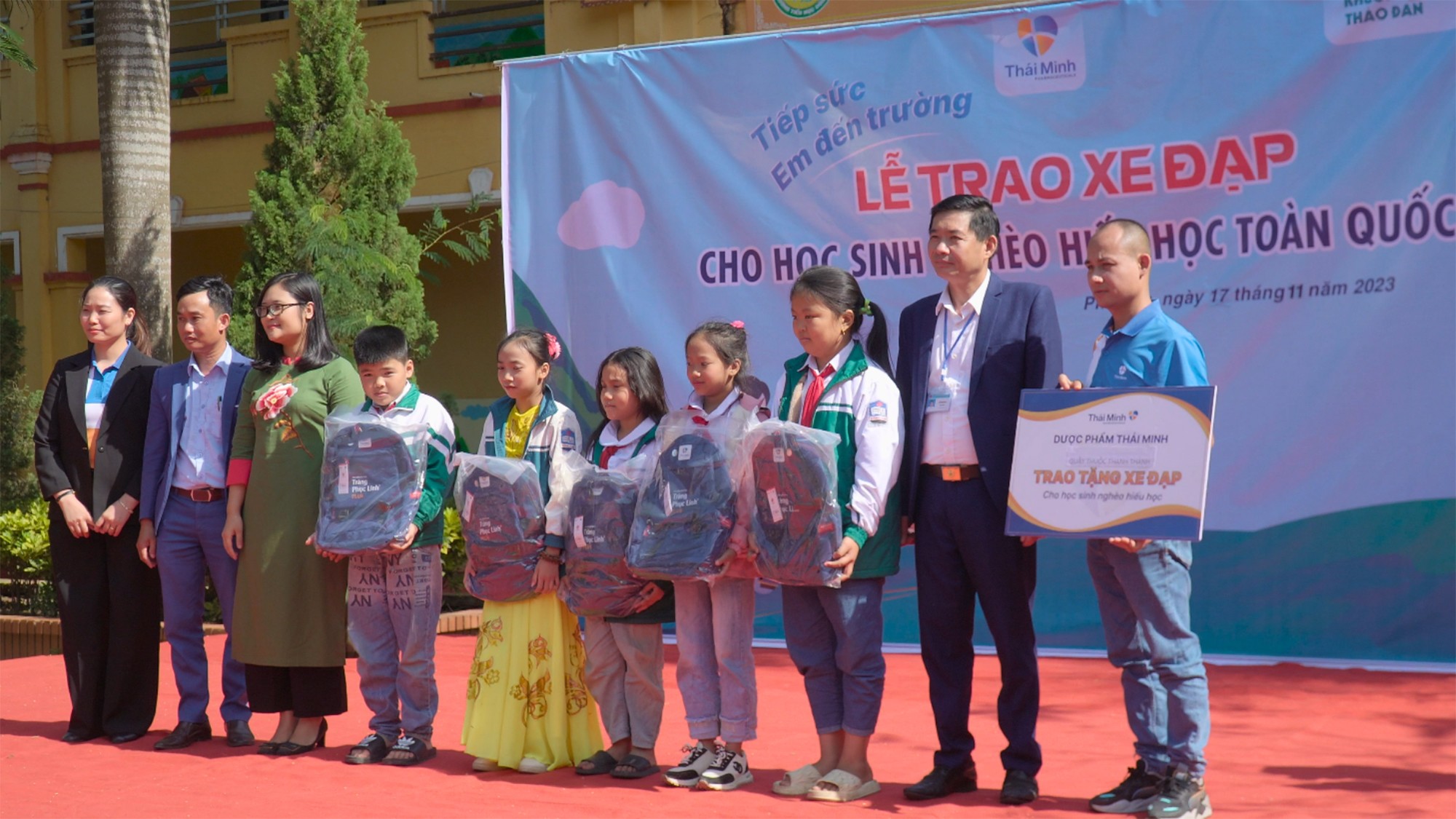 Chiến dịch tiếp sức em đến trường: Khi việc thiện là làm cùng nhau - 4