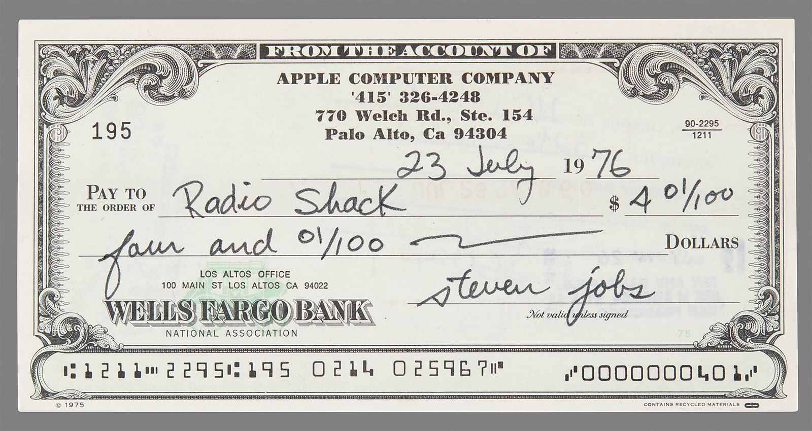 Tấm séc có chữ ký của cố CEO Apple -&nbsp;Steve Jobs.